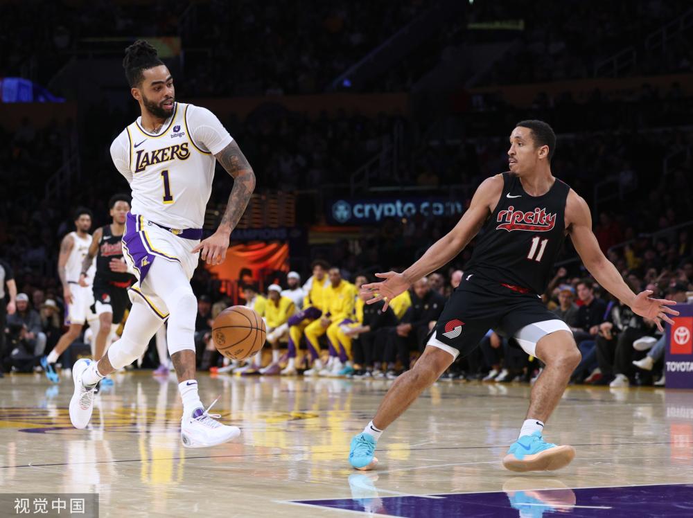 场上座数突 场上座数突