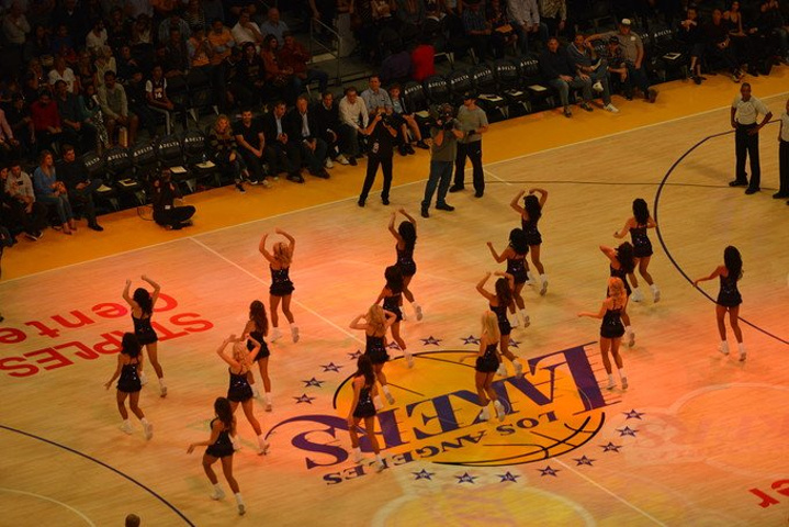 1亿英镑购 1亿英镑购