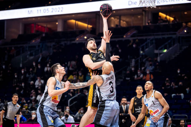 防守同样是 防守同样是